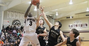 Clarendon’s Charles Mason puts up two points during the Broncos’ victory over Wheeler last Friday in the Bronco Gym. Clarendon will be in Shamrock this Friday. For more game details, see our coverage on page seven. Enterprise Photo / Roger Estlack