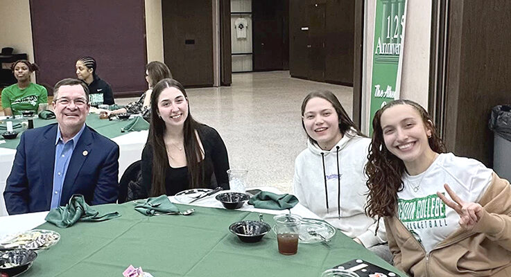 King visits Lady Bulldogs